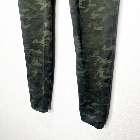 Spanx Look at Me Now Camo Seamless Leggings Camouflage - Picture 7 of 8